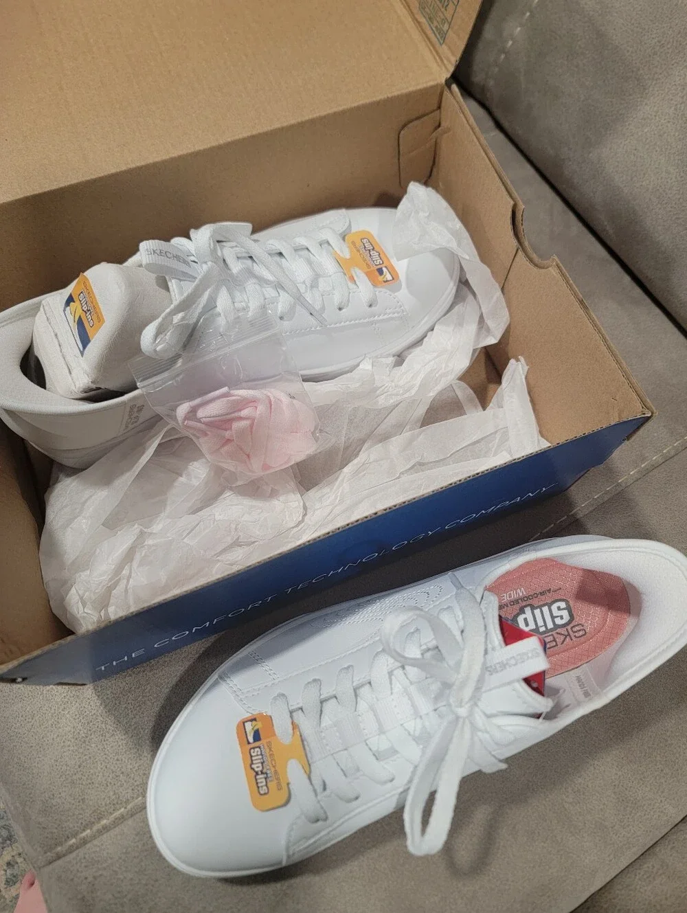Size 7 WIDE White Skechers Hands Free Slip-In Sneakers - Picture 4 of 15